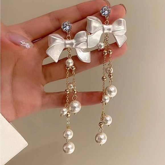 Jewelry - Coquette Luxe Bow Beaded Drop Earrings NEW 🏷️